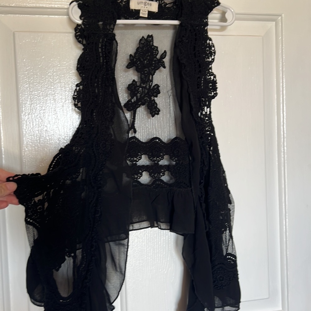 Lace ruffled vest - Picture 2 of 5